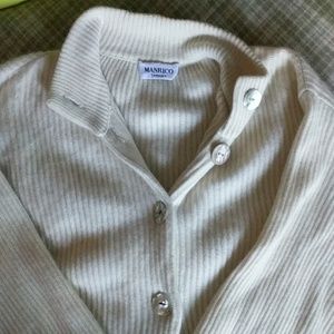 100%cashmere sweater